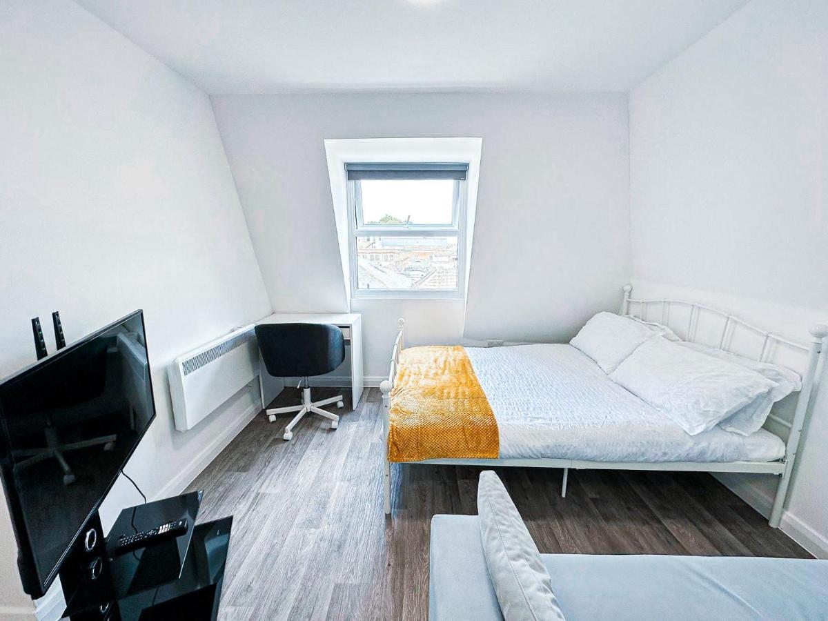 Lovely Studio Apartment Мейдстън Екстериор снимка