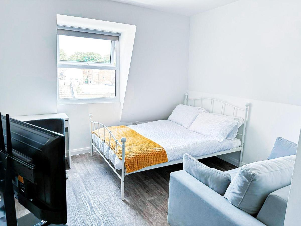 Lovely Studio Apartment Мейдстън Екстериор снимка